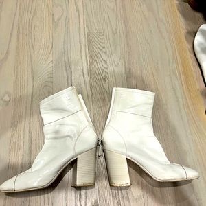 White patent leather Chanel booties. 39.